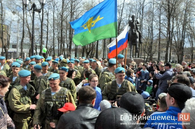 День образования 98-й дивизии десантники отметили ярким  шоу на главной площади Кинешмы фото 40