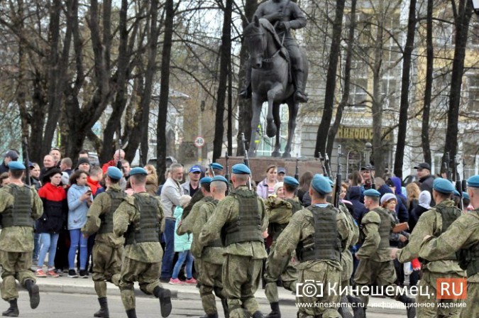 День образования 98-й дивизии десантники отметили ярким  шоу на главной площади Кинешмы фото 39