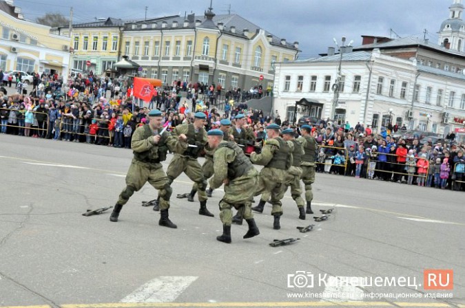 День образования 98-й дивизии десантники отметили ярким  шоу на главной площади Кинешмы фото 29