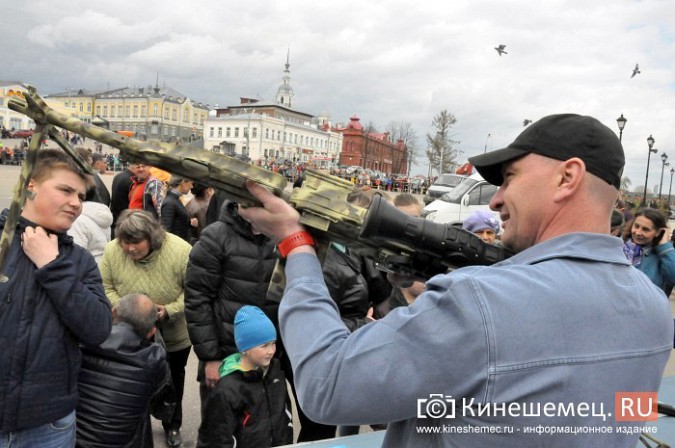 День образования 98-й дивизии десантники отметили ярким  шоу на главной площади Кинешмы фото 8