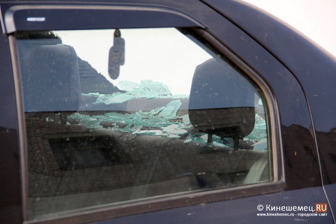 В Кинешме на автомобиль рухнул кусок штукатурки фото 7