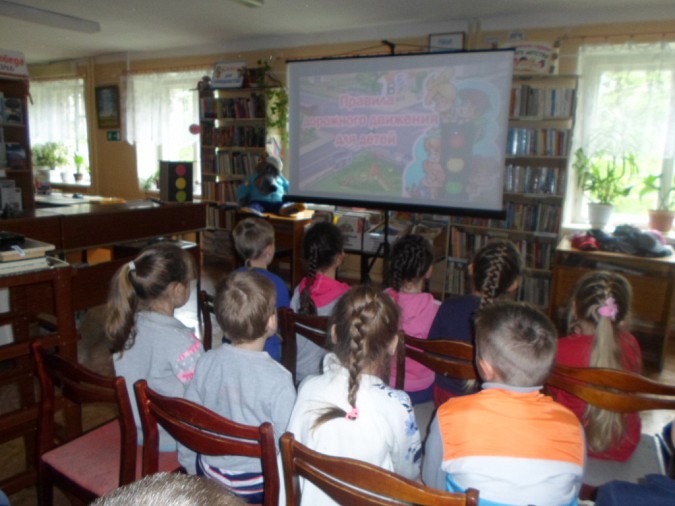 В библиотеке кинешемских детей учили правилам дорожного движения фото 4