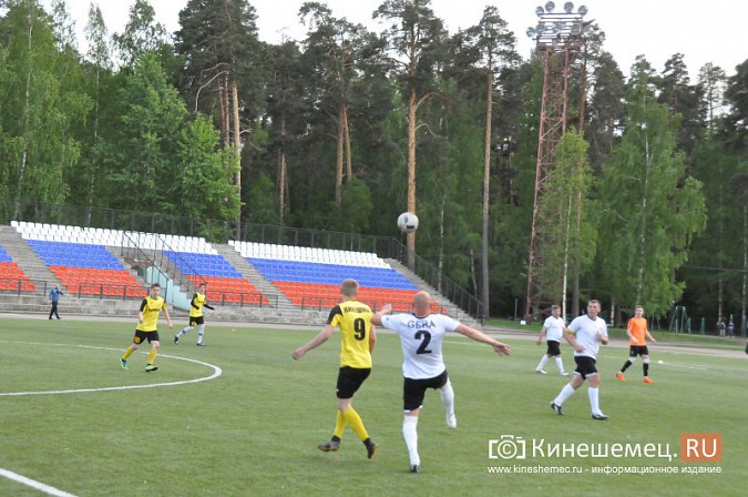 Стартовал чемпионат Кинешмы по футболу среди взрослых фото 11