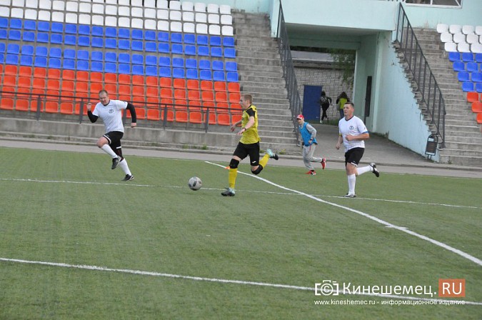 Стартовал чемпионат Кинешмы по футболу среди взрослых фото 12