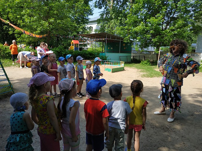 «Серебряные» волонтеры подарили маленьким кинешемцам сказку фото 6