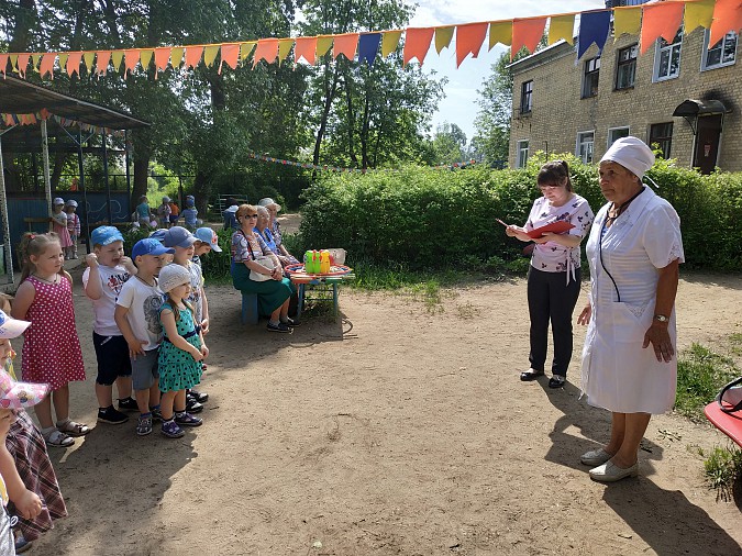 «Серебряные» волонтеры подарили маленьким кинешемцам сказку фото 5