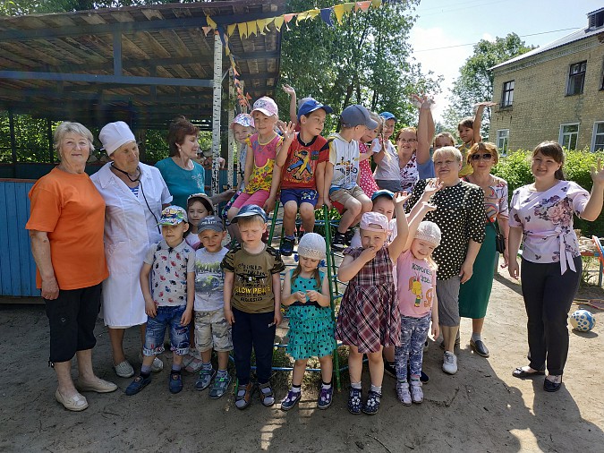 «Серебряные» волонтеры подарили маленьким кинешемцам сказку фото 2