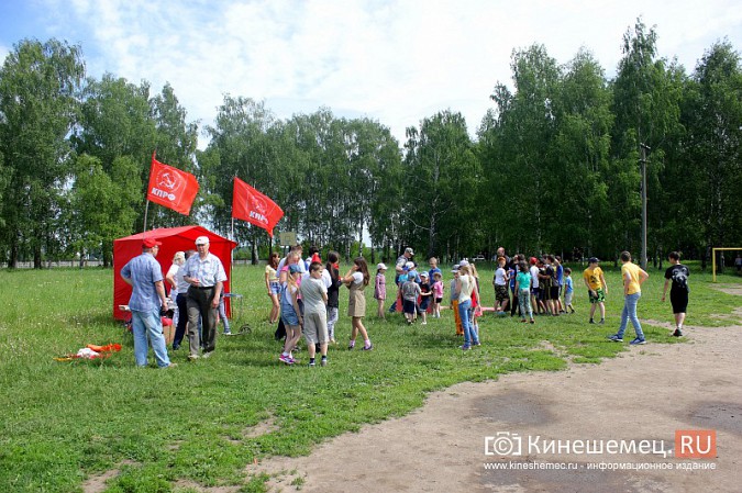 В День защиты детей кинешемские коммунисты организовали на «Чкаловском» спортивный праздник фото 2