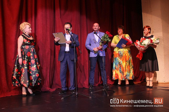 В честь завершения сезона Кинешемский театр раздал артистам «Оскары» фото 12