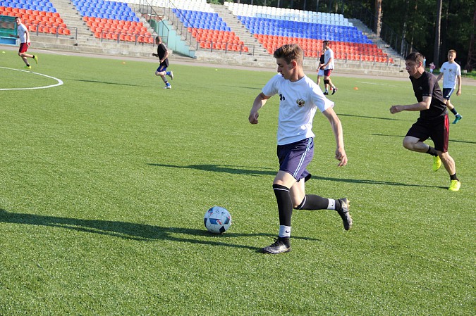 Лидер чемпионата Кинешмы по футболу потерпел два поражения подряд фото 11