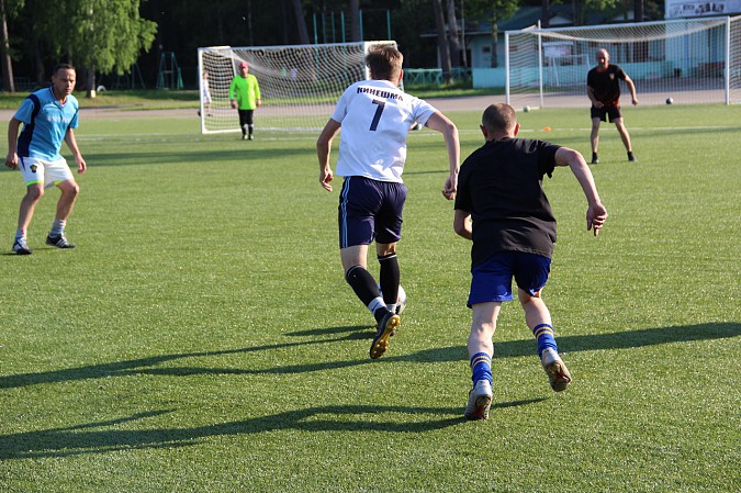 Лидер чемпионата Кинешмы по футболу потерпел два поражения подряд фото 7