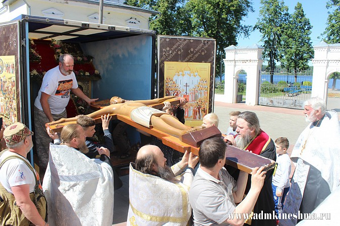 В Кинешме встретили участников всероссийского автомобильного крестного хода «Святая Русь» фото 5