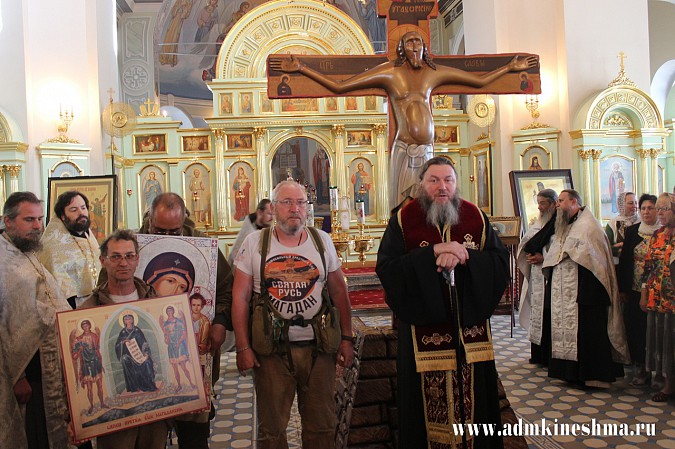 В Кинешме встретили участников всероссийского автомобильного крестного хода «Святая Русь» фото 8