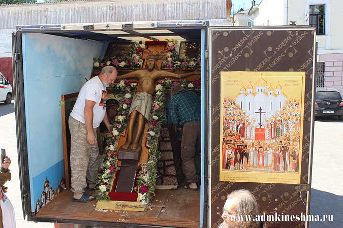 В Кинешме встретили участников всероссийского автомобильного крестного хода «Святая Русь» фото 3