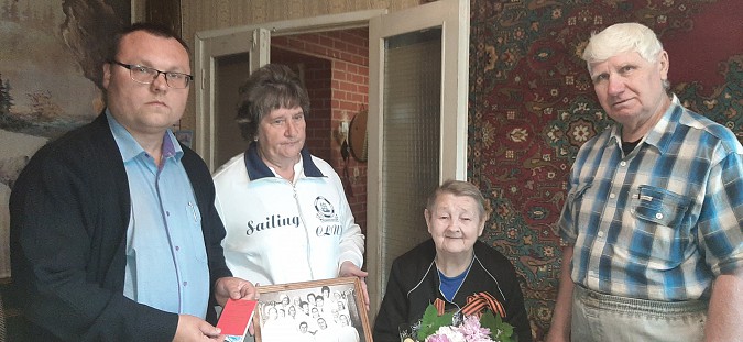 Депутаты КПРФ поздравили ветеранов медицины Заволжска и Кинешмы фото 3