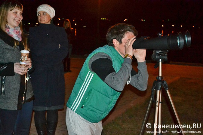 Кинешемцы смотрели на Луну в телескоп фото 12