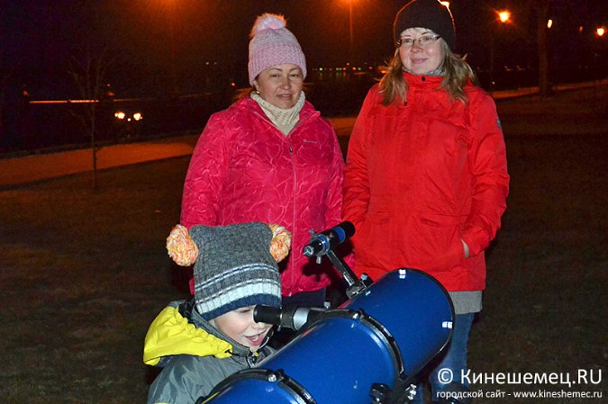 Кинешемцы смотрели на Луну в телескоп фото 2