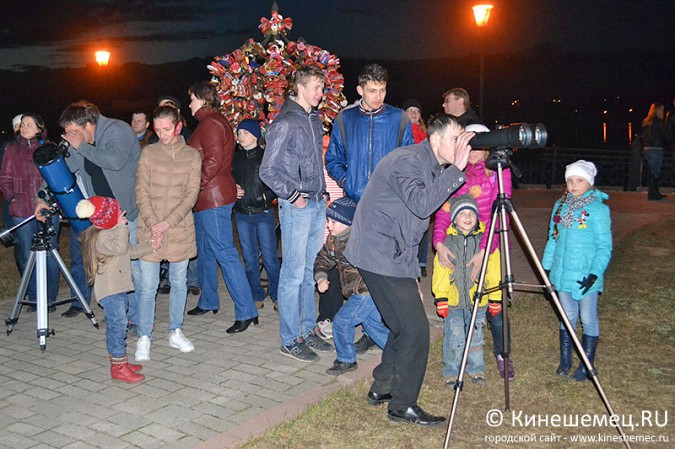 Кинешемцы смотрели на Луну в телескоп фото 9