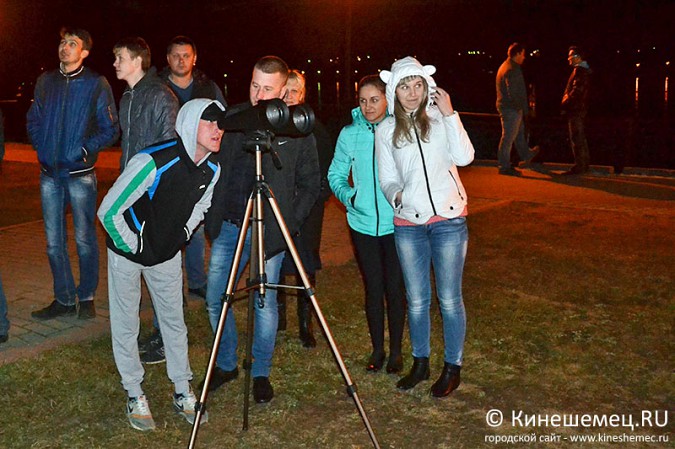 Кинешемцы смотрели на Луну в телескоп фото 15