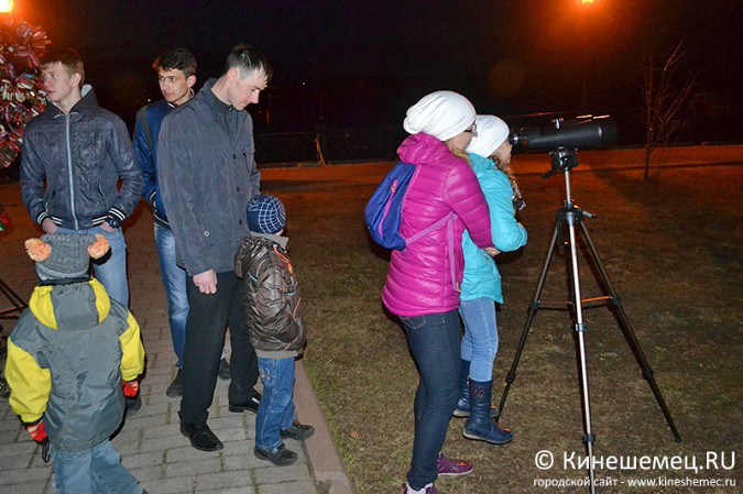 Кинешемцы смотрели на Луну в телескоп фото 7