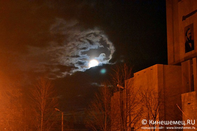 Кинешемцы смотрели на Луну в телескоп фото 20