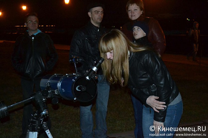 Кинешемцы смотрели на Луну в телескоп фото 4