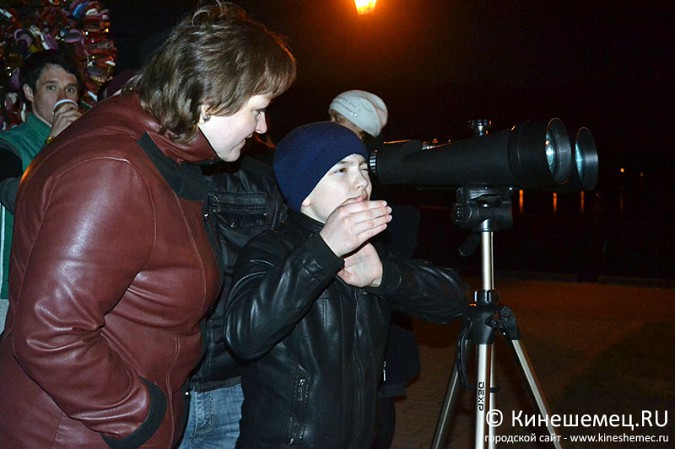 Кинешемцы смотрели на Луну в телескоп фото 11