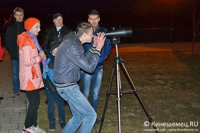 Кинешемцы смотрели на Луну в телескоп фото 10