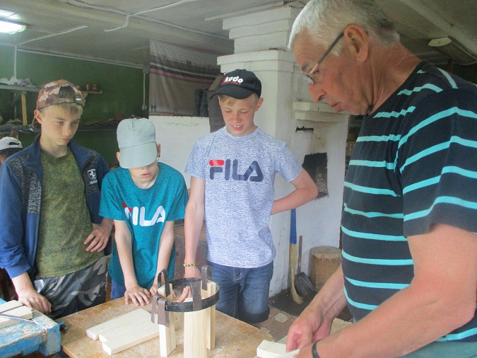 Воспитанники кинешемского детского дома совершили экскурсию в шилекшинский Дом ремёсел фото 4