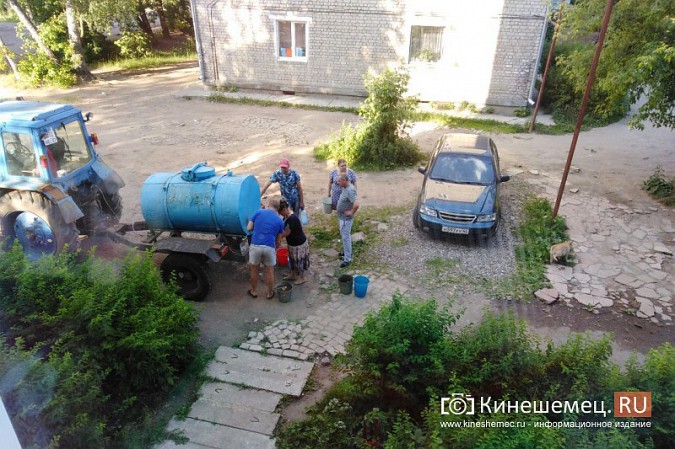 В Кинешме из-за аварии на «Чкаловском» к 9 домам подвозят воду в бочках фото 2