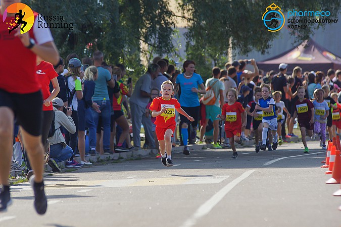 Более 3,5 тысяч любителей бега выйдут в Иваново на старт полумарафона «Красная нить» фото 9
