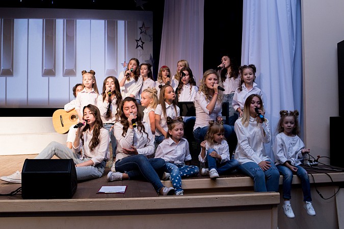 «Верные друзья» завершили творческий сезон необычным отчетным концертом фото 9