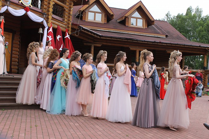 В Семигорье прошел выпускной бал фото 6