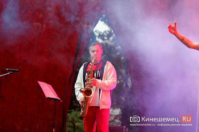 «Дождливый» вечерний концерт собрал на Дне Кинешмы самых стойких горожан фото 12