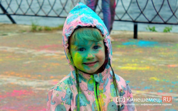 В День Кинешмы на нижней набережной надували пузыри и обсыпались краской фото 12