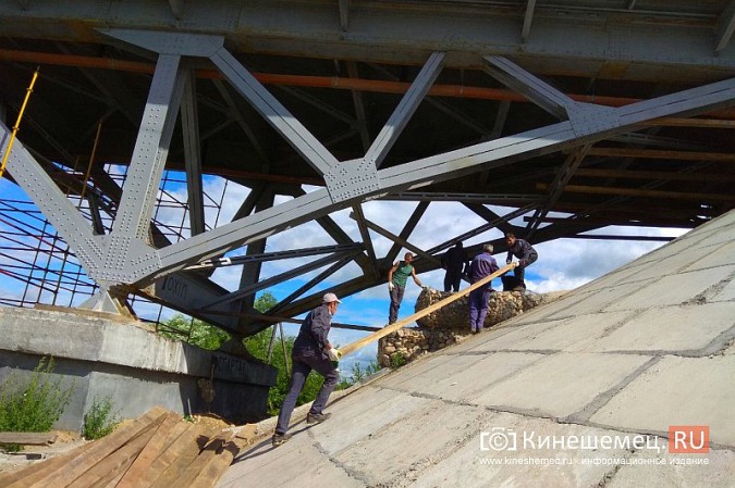 В Кинешме на днях начнется повторная покраска некоторых элементов Никольского моста фото 8