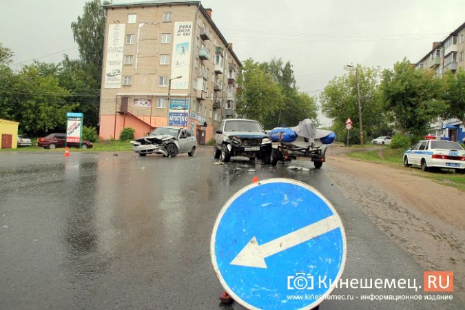 «Нива» спровоцировала столкновение 3 автомобилей у Кузнецкого моста в Кинешме фото 4