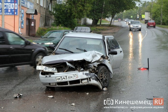«Нива» спровоцировала столкновение 3 автомобилей у Кузнецкого моста в Кинешме фото 6