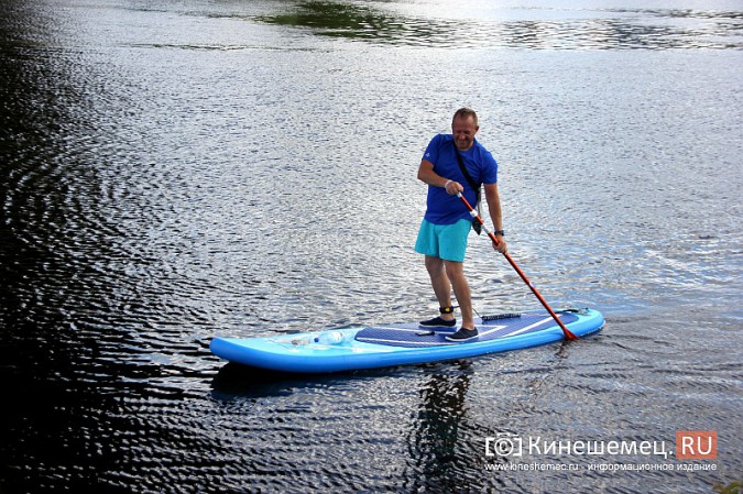 На доске для серфинга житель Ессентуков проплыл от Семигорья до Кинешмы фото 11