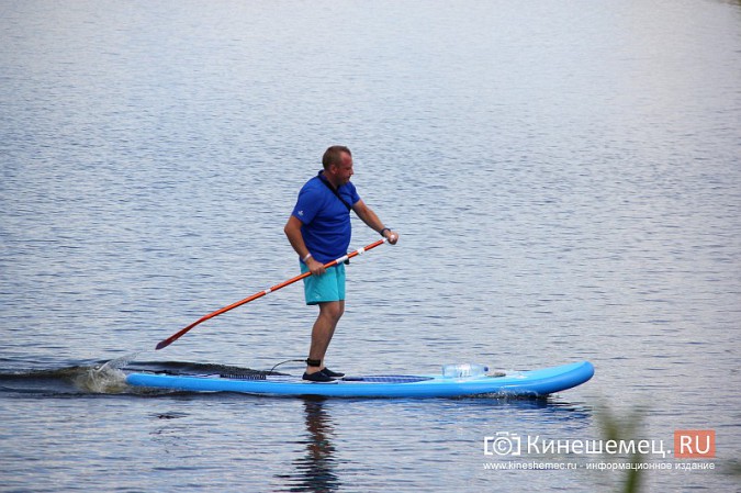 На доске для серфинга житель Ессентуков проплыл от Семигорья до Кинешмы фото 7