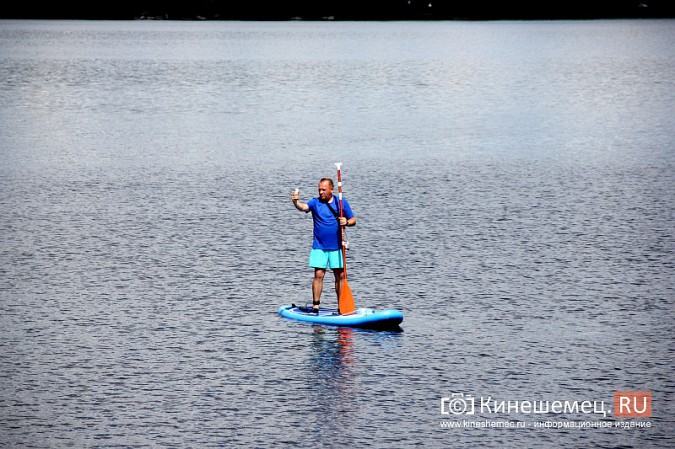 На доске для серфинга житель Ессентуков проплыл от Семигорья до Кинешмы фото 3
