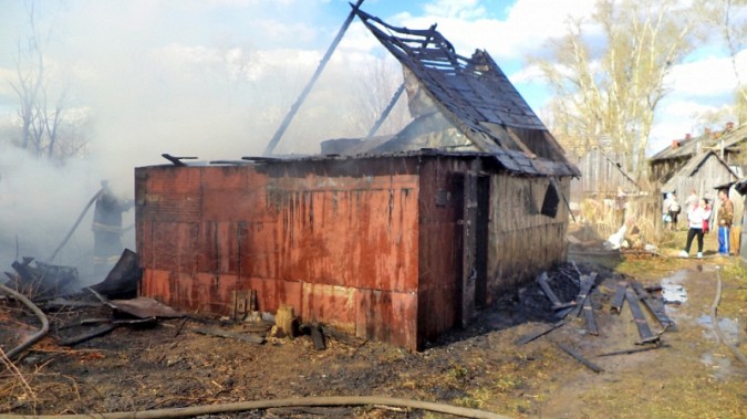 180 квадратных метров сараев сгорели в Кинешемском районе фото 3