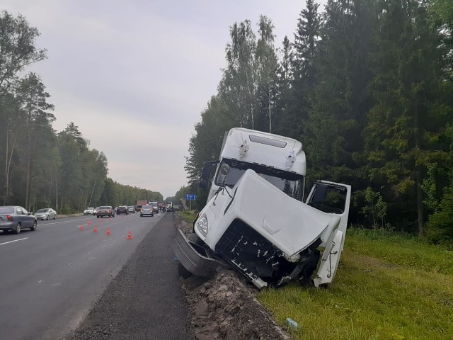Два грузовика «Volvo» и «МАЗ» раздавили «десятку» в Ивановской области фото 5