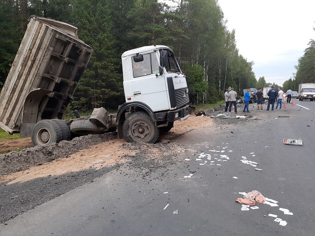 Два грузовика «Volvo» и «МАЗ» раздавили «десятку» в Ивановской области фото 8