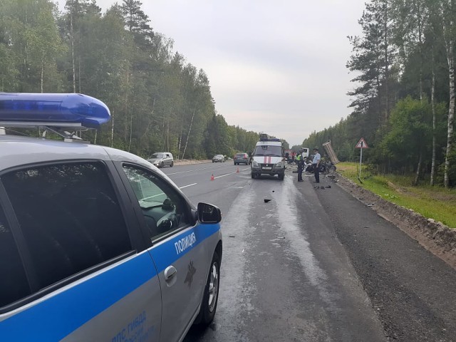 Два грузовика «Volvo» и «МАЗ» раздавили «десятку» в Ивановской области фото 9