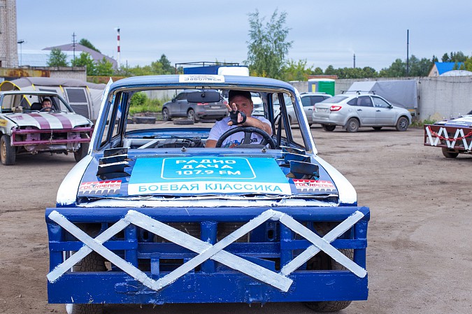 В Кинешме в четвертый раз прошли гладиаторские бои машин фото 3