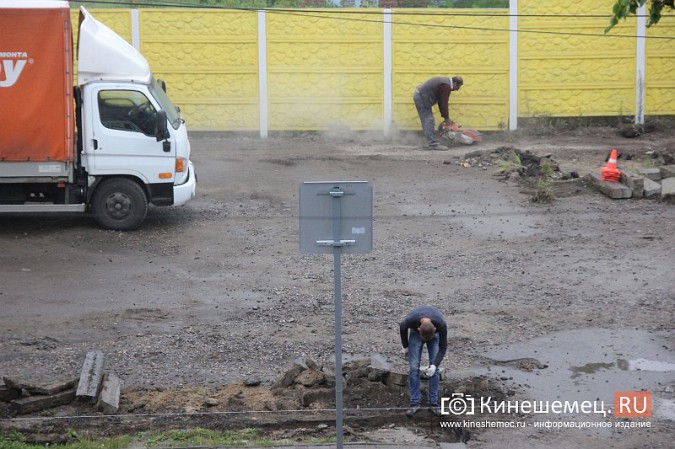 На улице Комсомольской ремонтируют парковку фото 6