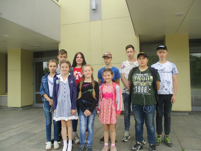 Кинешемский театр приоткрыл закулисье для ребят из детского дома фото 2