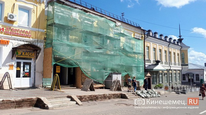 В Кинешме начали реставрировать исторический фасад здания управления рынками фото 2