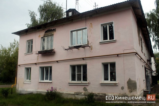 Разрушается крыша и стены дома по улице Воеводы Боборыкина в Кинешме фото 3